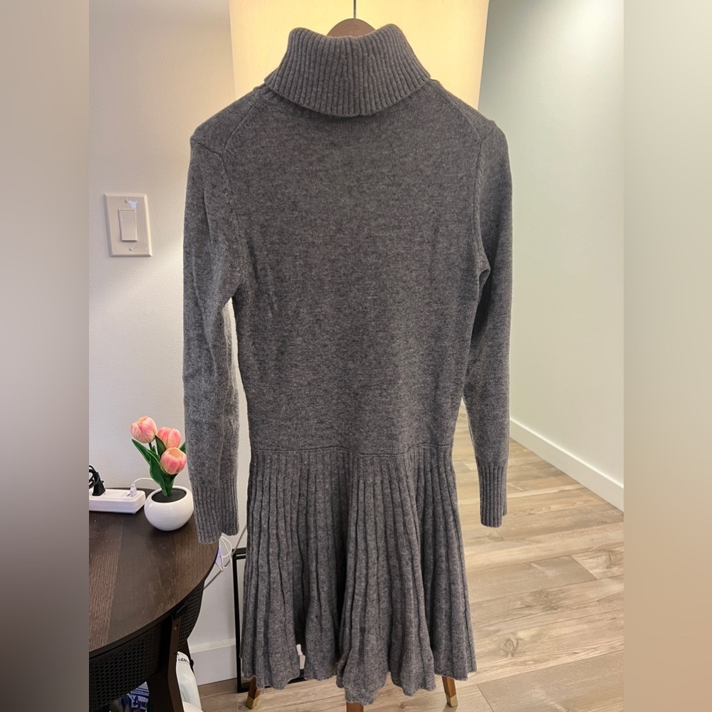 Zow Zow Gray Cowl Neck Turtle Neck Pleated Wool-Blend Sweater Dress - Size 2